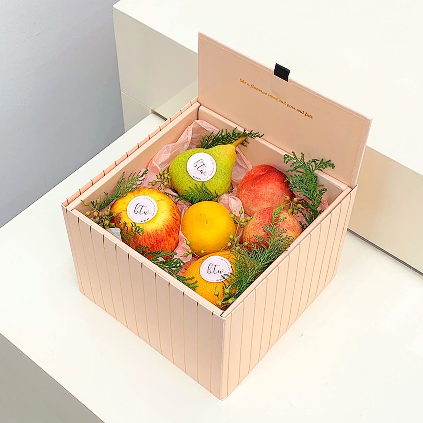 Edith’s Spring Seasonal Fruits Box